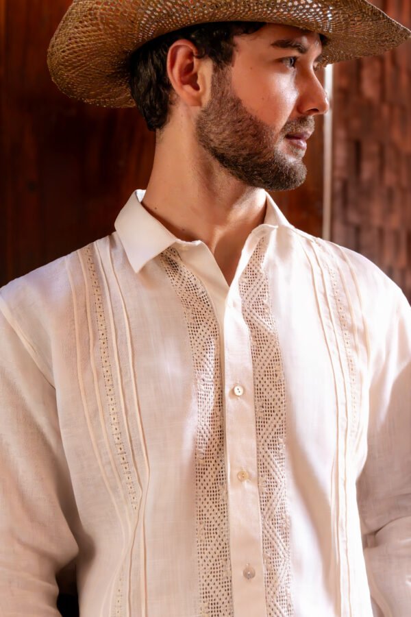 Guayabera  puntada plumilla
