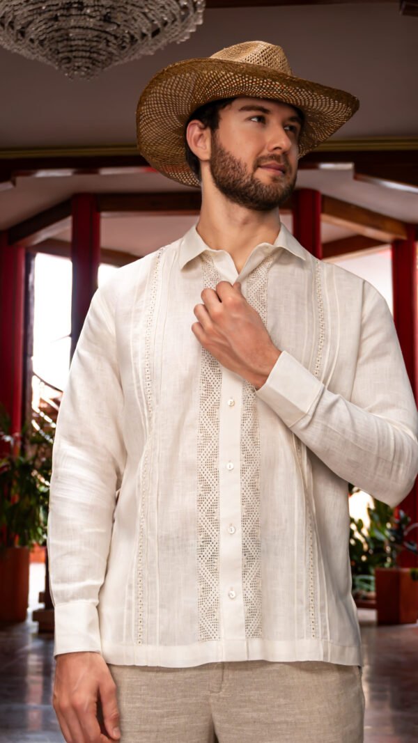 Guayabera  puntada plumilla