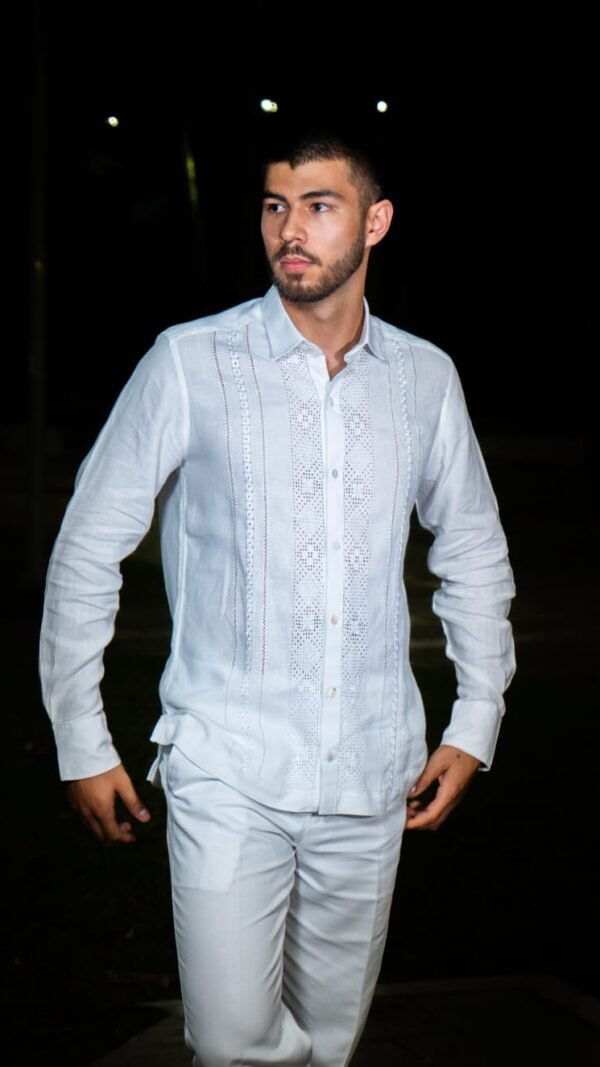 Guayabera puntada plumilla